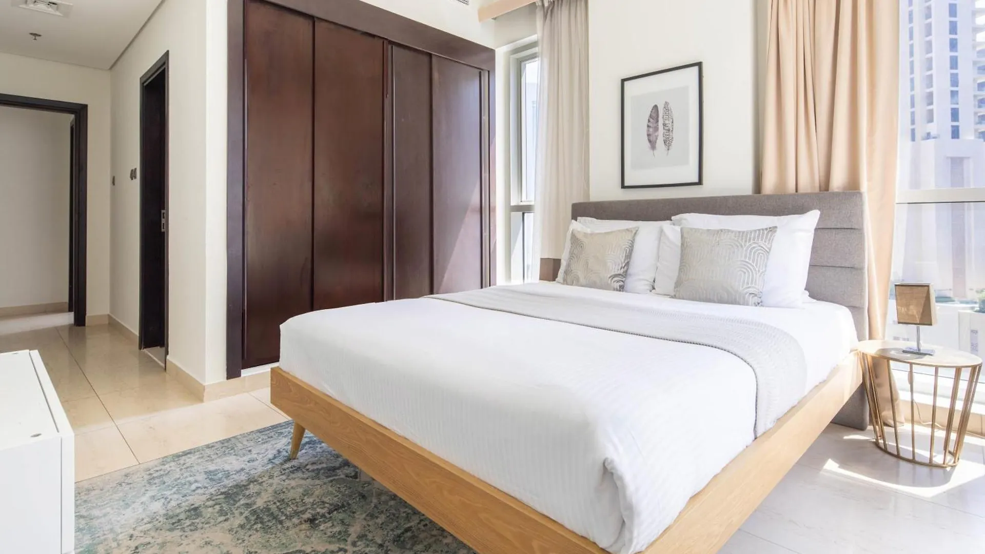 Frank Porter - Mon Reve Apartment Dubai